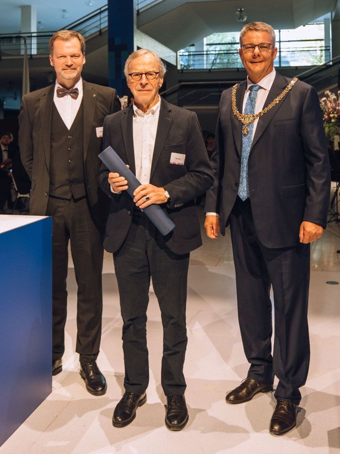 Die Theologische und Religionswissenschaftliche Fakultät der UZH verleiht die Würde eines Dr. theol. honoris causa an den Schweizer Schriftsteller Klaus Merz.